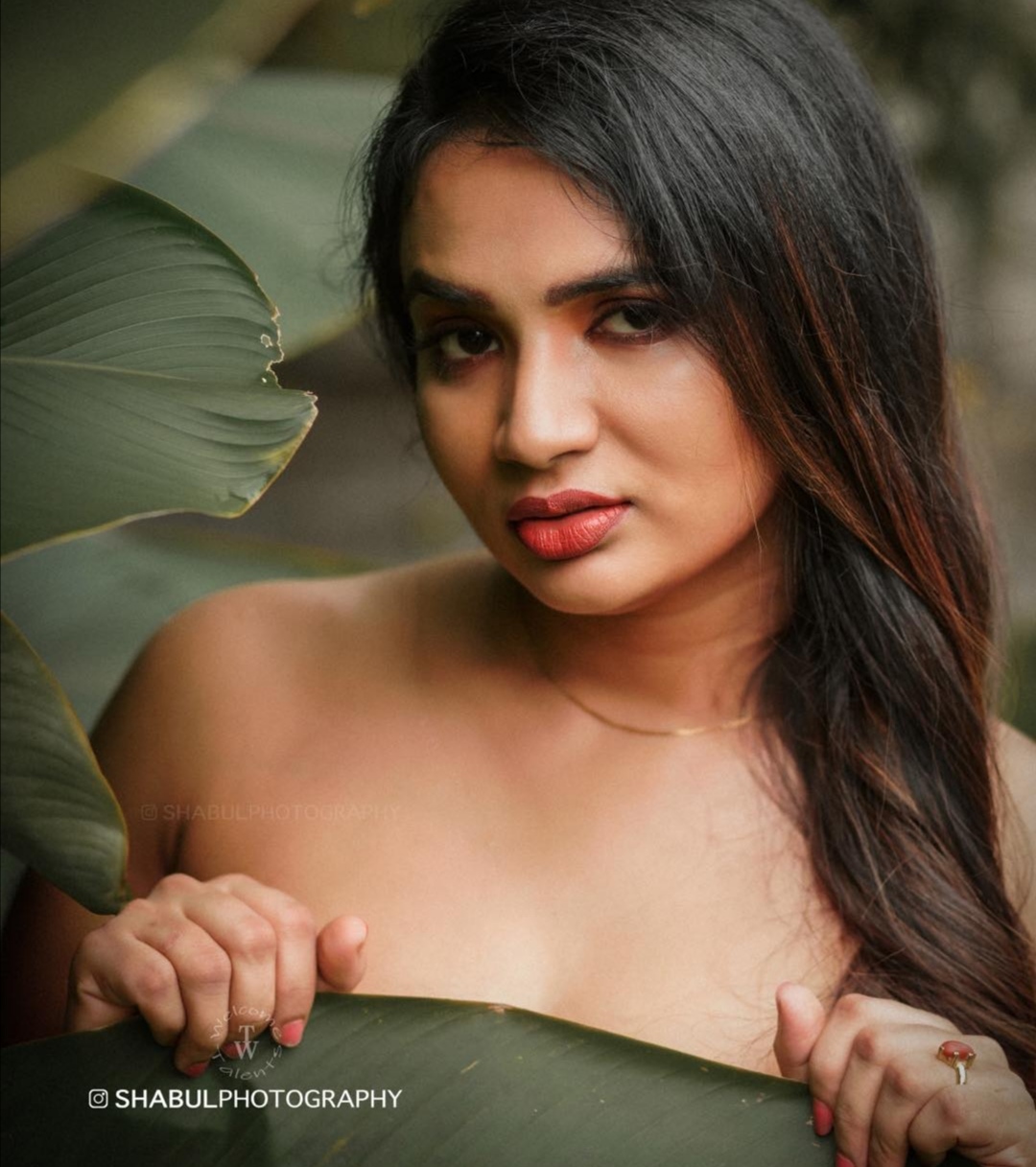 kudumbavilakku-actress-saranya-anand